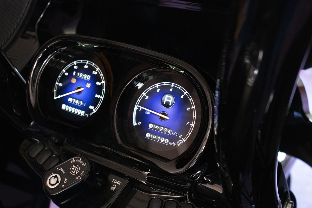 BA064930 TFT-Instrumentenset für Harley-Davidson® 2014-2023